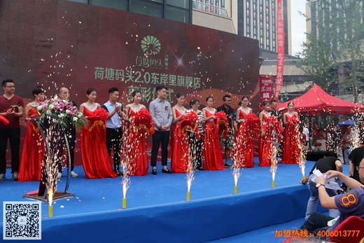荷塘码头黑鱼馆合影.jpg