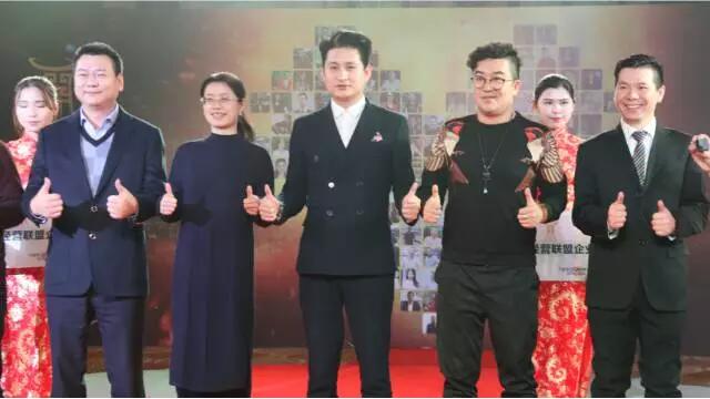 宁波江东餐饮联合会升级，荷塘码头荣获诚信经营联盟企业荣誉！