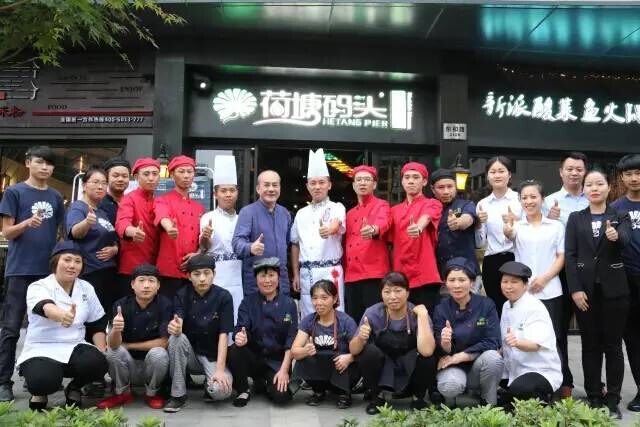 香港食神吃饭竟然不在酒店，而在这家荷塘码头黑鱼馆